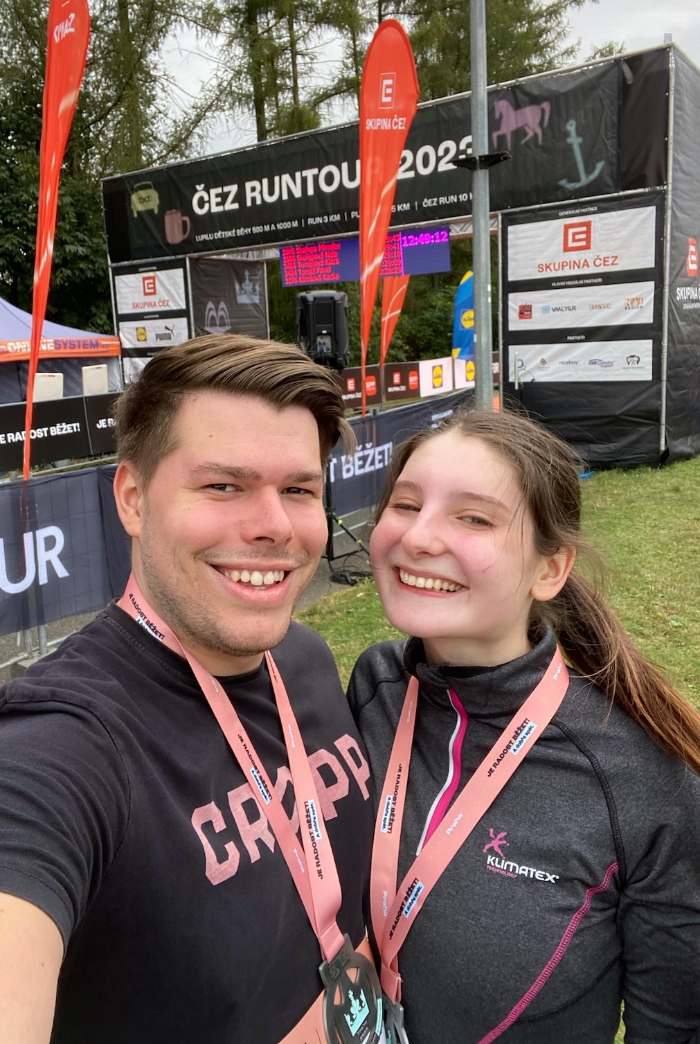 Káťa a Péťa v cíli RunTour
